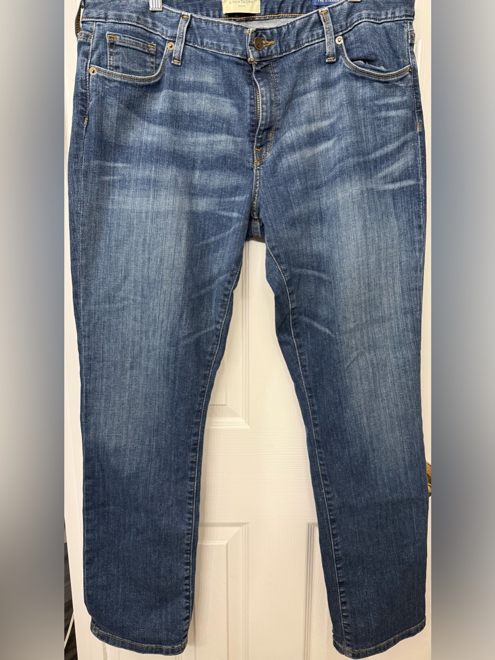 41 Hawthorn Straight Leg Jeans in Mid Blue Wash size 32 and inseam is 32”